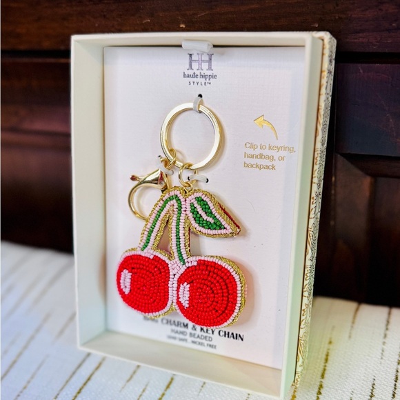 🍒 Haute Hippie Style Beaded Cherry Bag Charm / Keychain - Picture 3 of 4